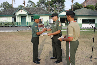DANDIM SRAGEN BERIKAN PENGHARGAAN KEPADA PRAJURIT JUJUR