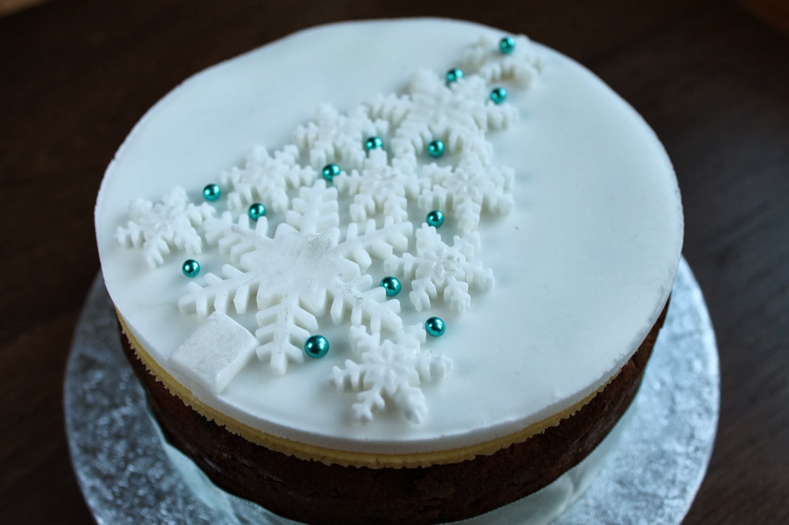 Good Food, Shared: Some Simple Christmas Cake Decorating Ideas