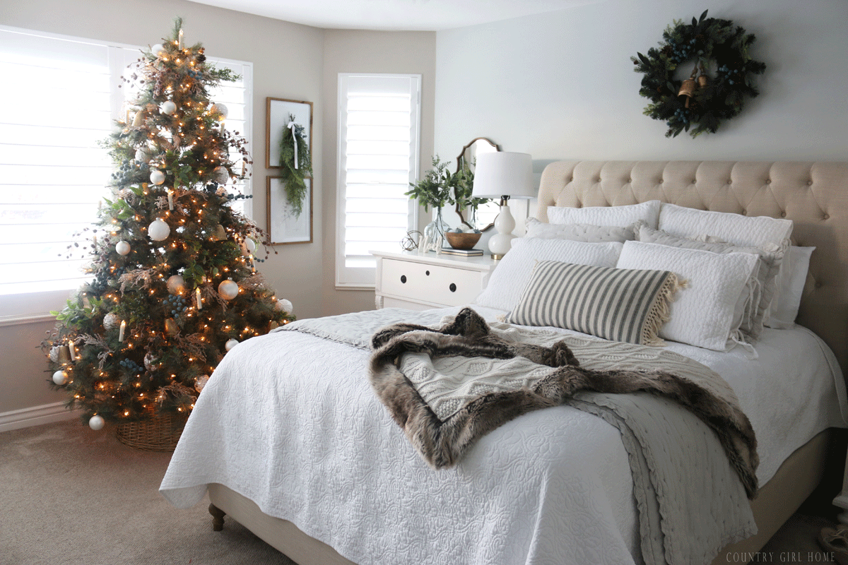 COUNTRY GIRL HOME : HOLIDAY HOUSE WALK-BEDROOM