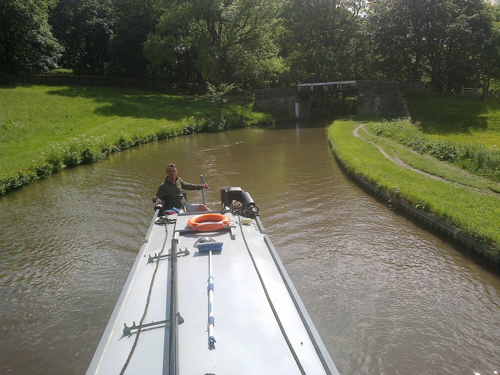 Narrowboat Ellis Wakefield to Skipton...Apperley Bridge Silsden (Bingley 5 rise staircase)