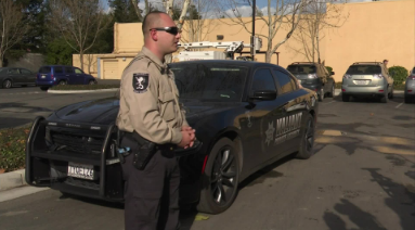 Officer Chris Gomez recipient of Private Officer Officer International Heroism Award