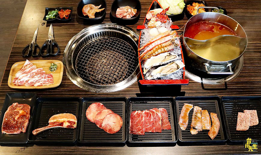 台南火烤兩吃吃到飽/帝王蟹+和牛吃飽吃滿/70多種海陸食材任你點/coldstone冰淇淋+鴨血豆腐+飲品無限享用/加價還有啤酒+調酒喝到飽/無煙炭烤不會全身油煙味