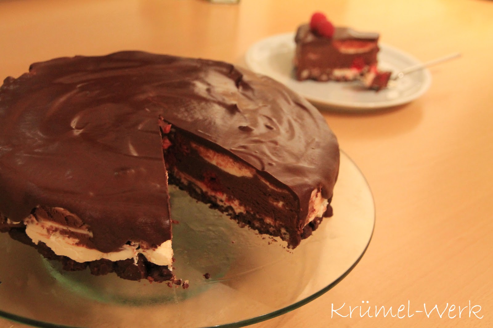 Krümel-Werk: Schokomousse-Torte mit Himbeeren