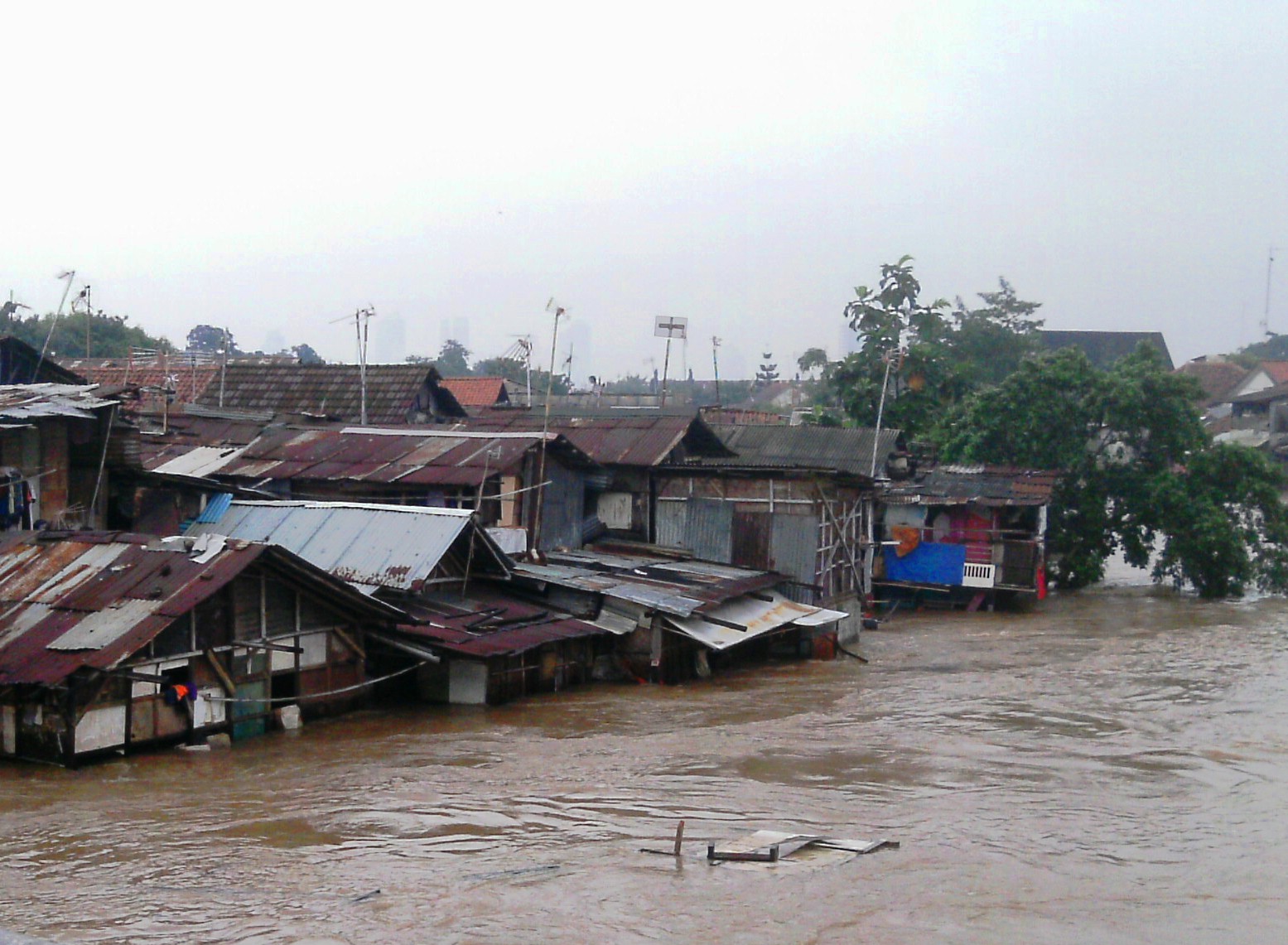 Gold-oriole: Sebelum Sesudah : Banjir di sungai Ciliwung Jakarta