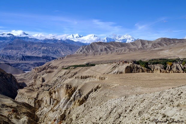 In cammino verso Lo Manthang, vista su Tsarang In cammino verso Lo Manthang, vista su Tsarang