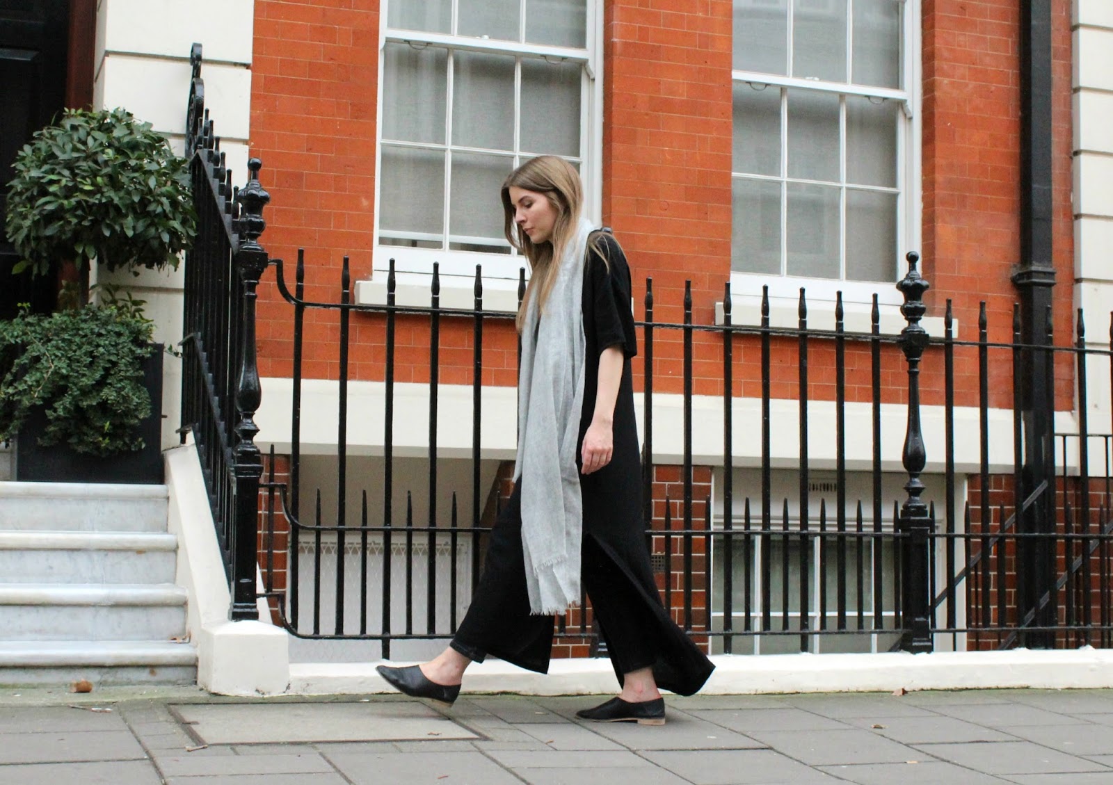 The Grey Cashmere Scarf | Style Trunk