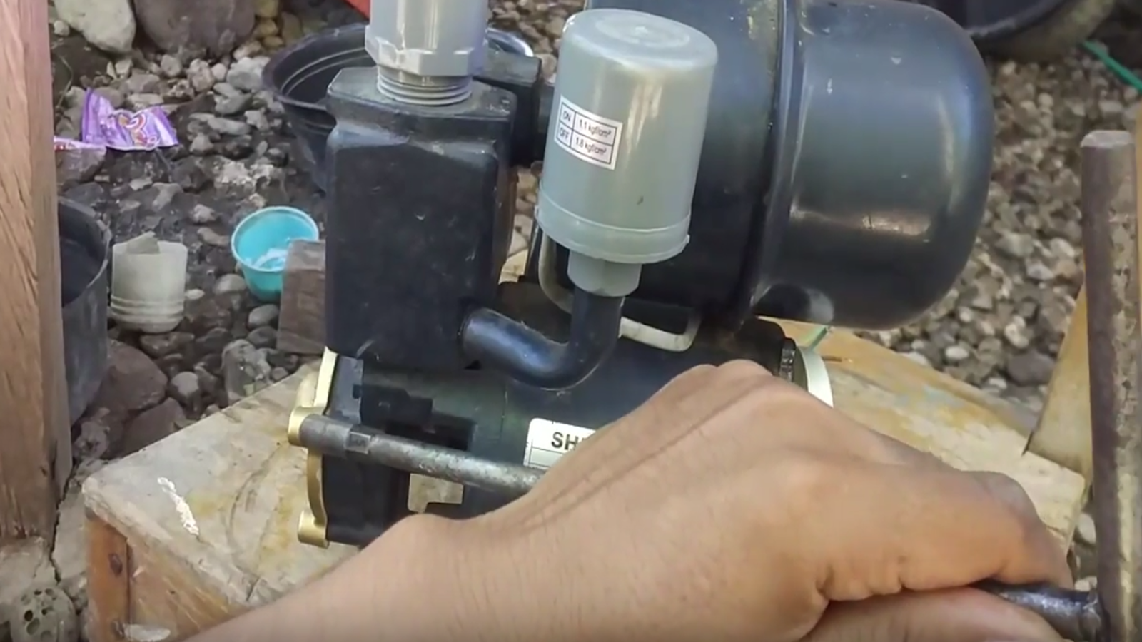 Memperbaiki pompa air mati tidak berputar getar dengung