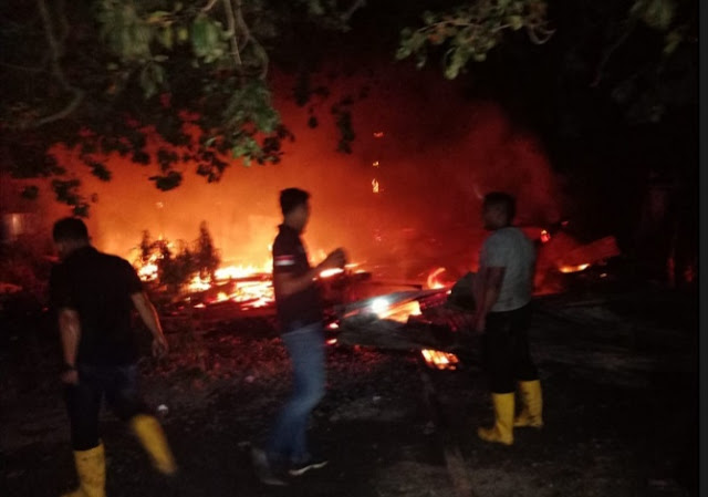 Dua Unit Rumah Berkontruksi Kayu Milik Warga Simpang Ulim Ludes Terbakar Juli 27, 2020