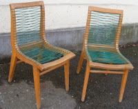 silla verde de madera y Scubidú vintage