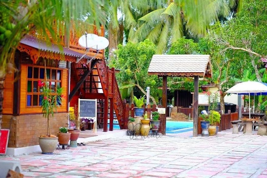 Homestay Ala Kampung Siap Ada Kolam Renang Luas Depan Rumah Di Tanjung