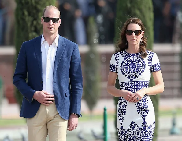 Kate Middleton and Prince William visit Taj Mahal. Duchess Catherine and Prince William visit Taj Mahal