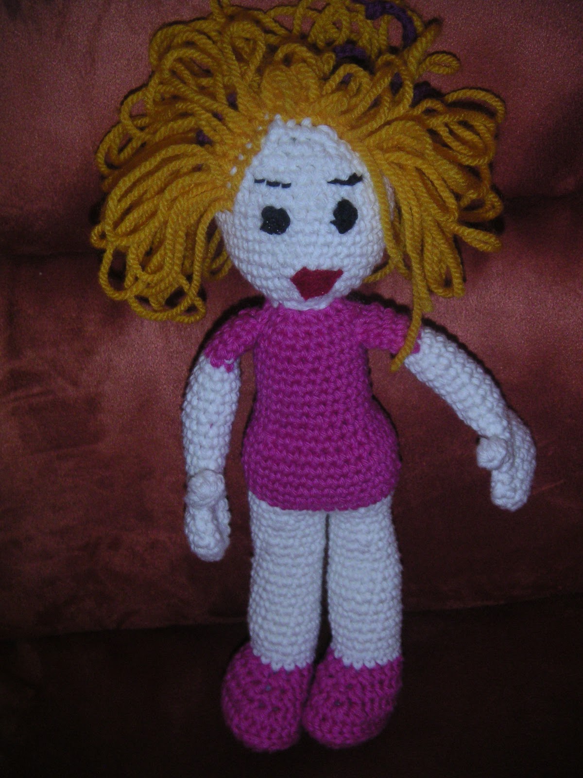 Yün yumak sandigi Amigurumi kiz bebek)