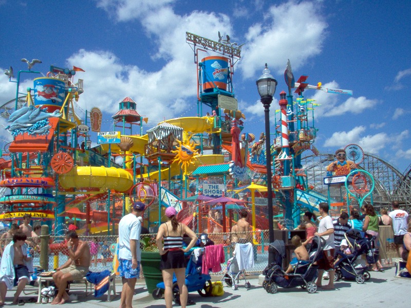 Top 10 Amusement Parks in the USA (with Map & Photos)