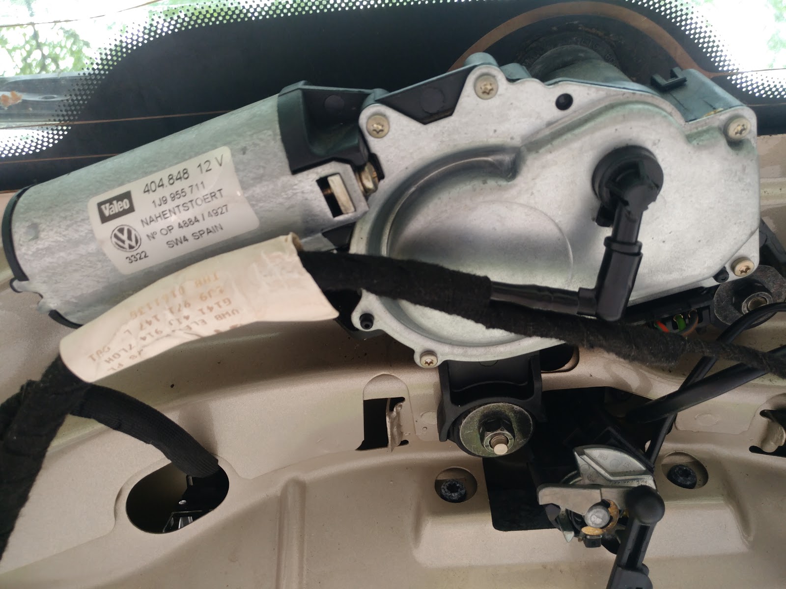 Life Hacks Blog VW Golf MK4 Rear Wiper Washer Jet Nozzle Pipe Repair