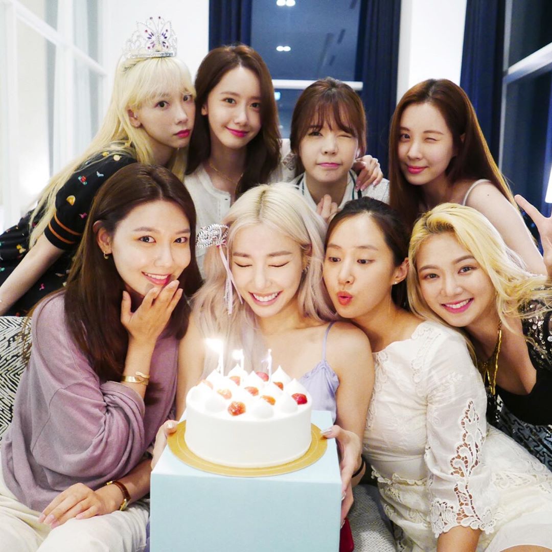 Snsd Members Gathered For Tiffany S Birthday Wonderful