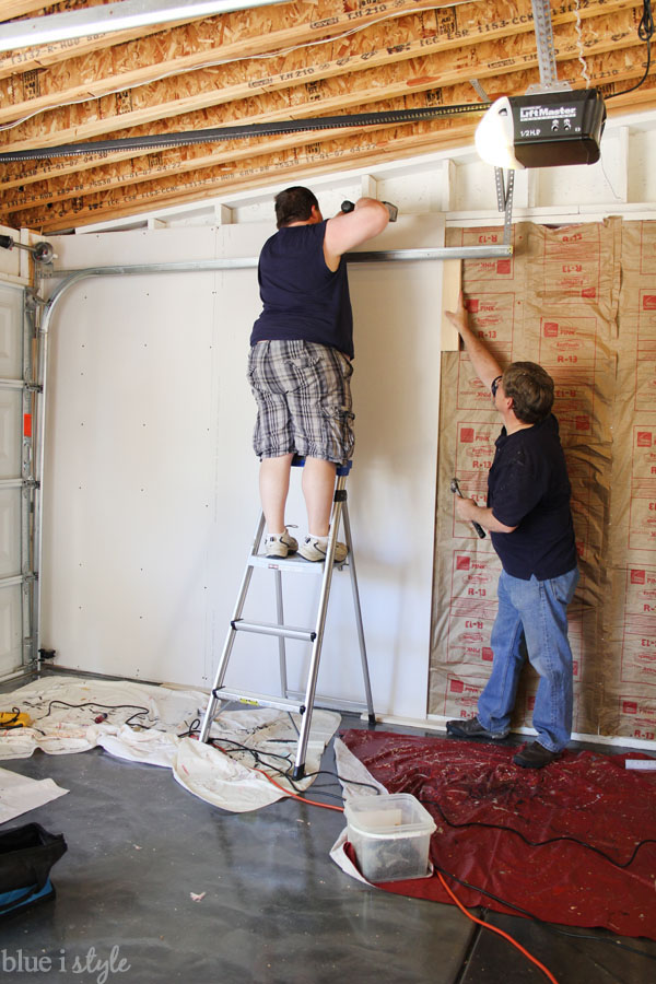 How to Install a Wall of Garage Shelving and Drawers Blue i Style