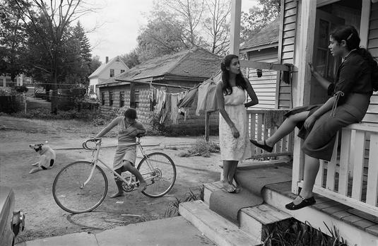 foto por Sage Sohier - Framingham, MA - 1981 | fotos vintage, black and white photography | iconoCero by Sage Sohier - Framingham, MA - 1981 | photos | imagenes bellas, fotos en blanco y negro bonitas | cool pics | 80s America