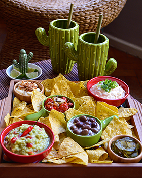 A Happy Hour mexicana na bandeja de mosaico