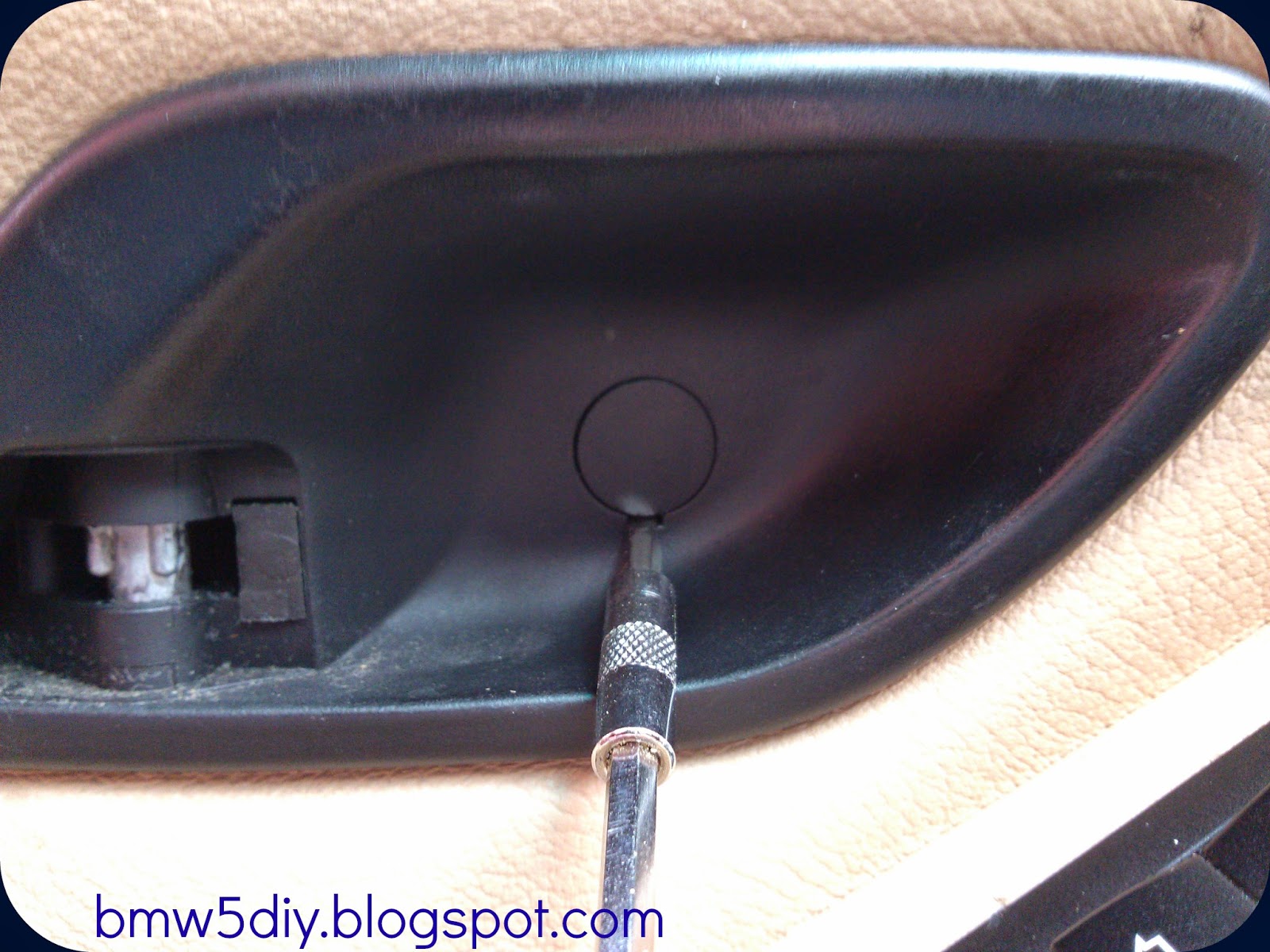 BMW 5 Series DIY How to Replace the Interior Door Handle on a BMW E39