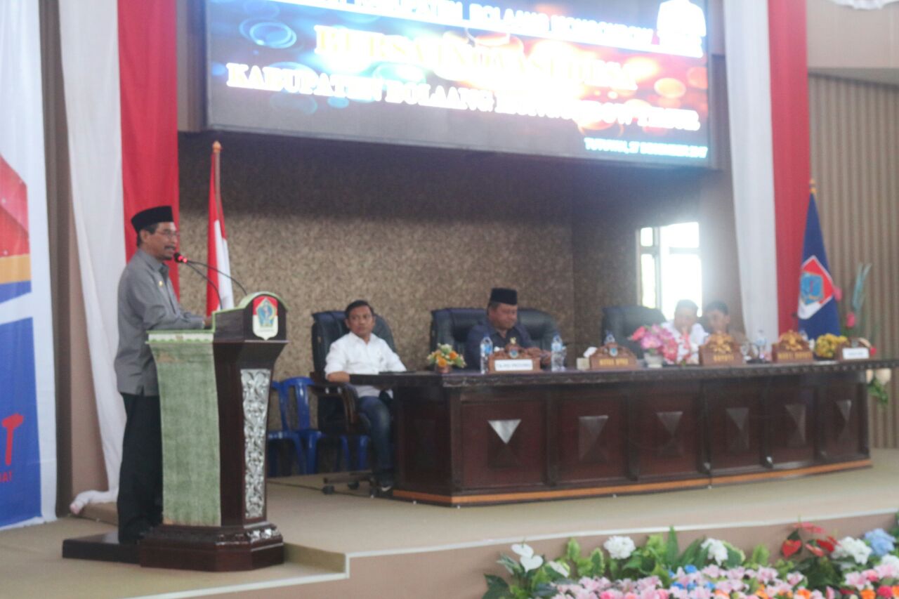 Bupati tengah membuka resmi bursa inovasi desa. Bupati tengah membuka resmi bursa inovasi desa.