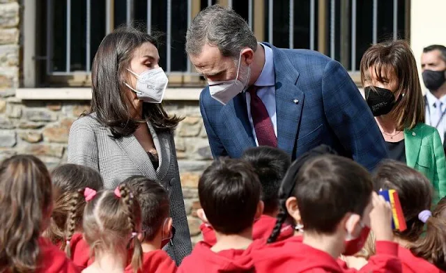 Queen Letizia wore a double breasted glen plaid blazer from Carolina Herrera, and a black lace trim camisole top from Zara