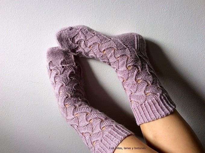 Con hilos, lanas y botones: Calcetines Ondiñas (patrón Lola Dacosta)