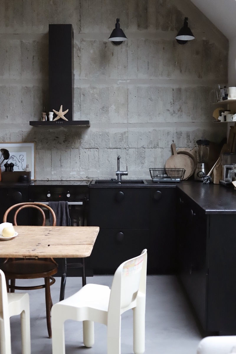 piccola casa studio in stile industriale scandinavo