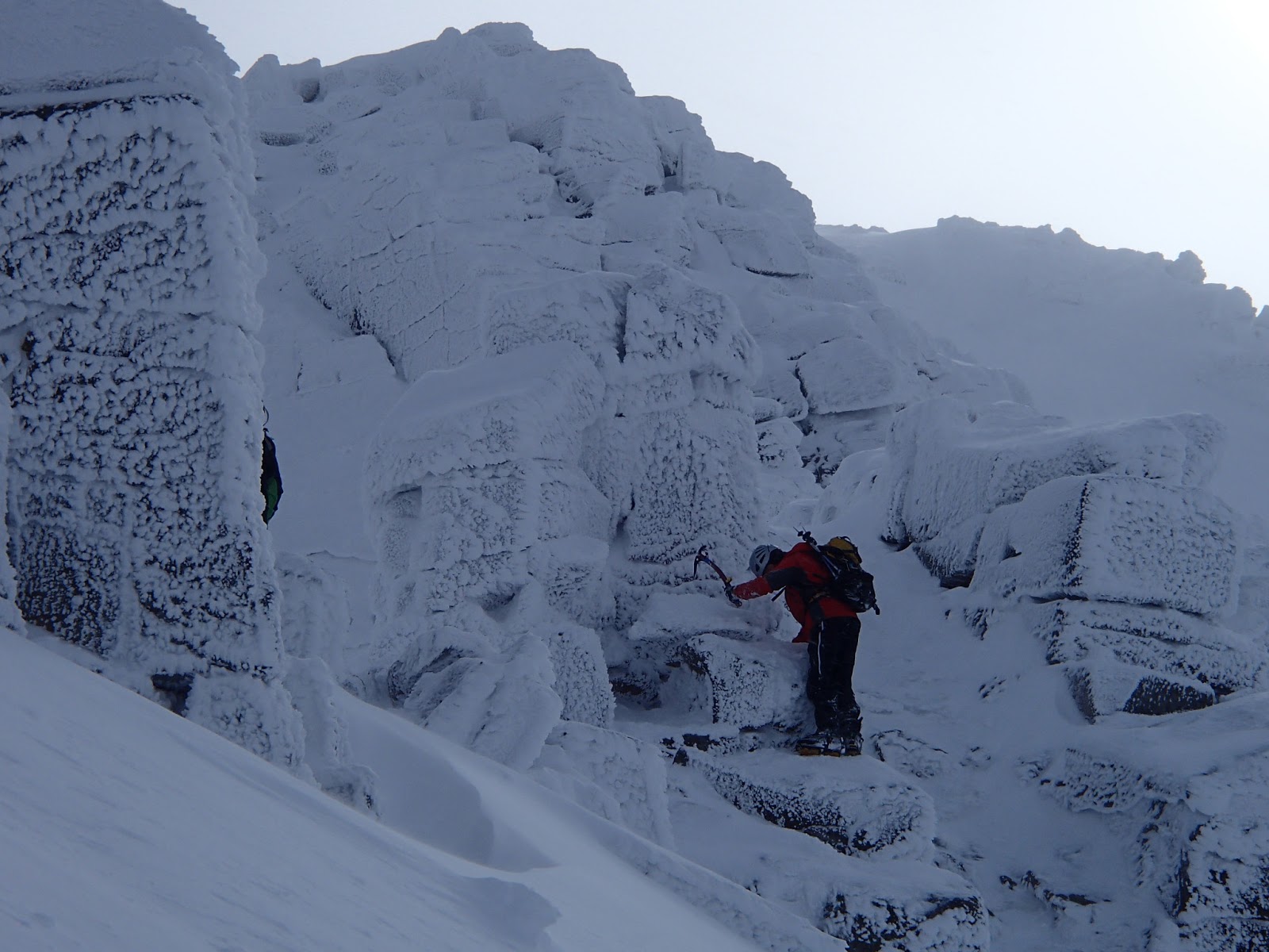 TARMACHAN MOUNTAINEERING: FIACAILL RIDGE, CAIRNGORMS