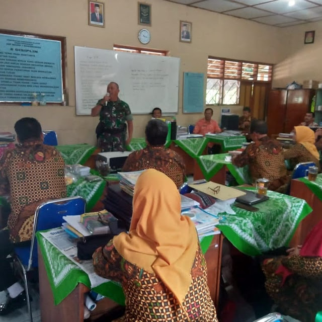 Danramil 12 Manisrenggo Bersama Muspika sidak ke Sekolah