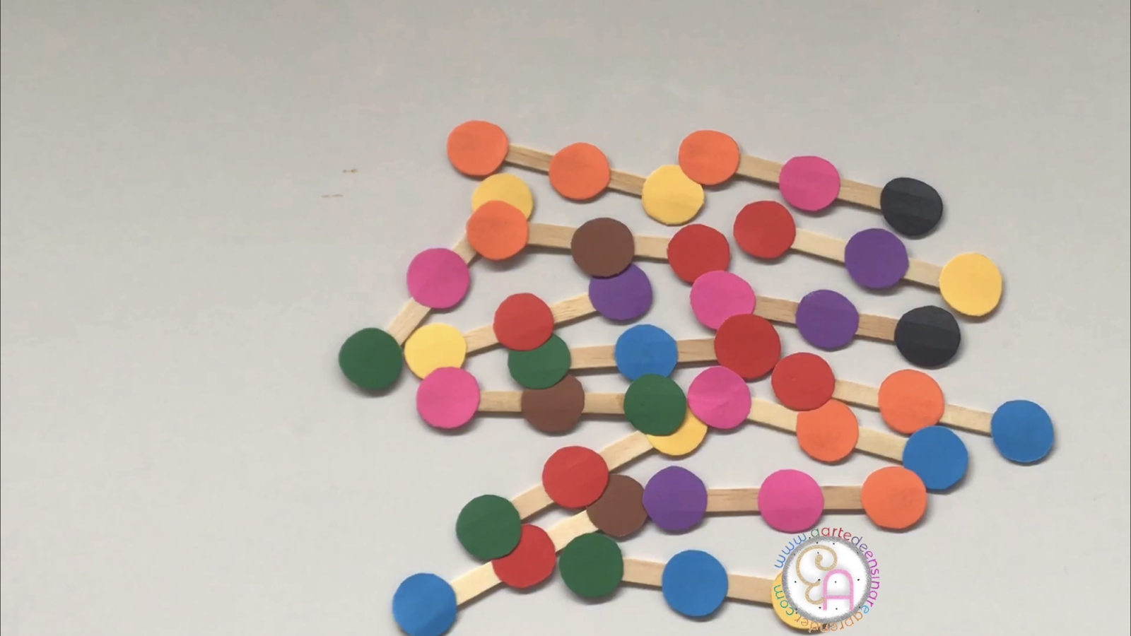 Jogo palitos com bolinhas coloridas TEAtividades - Psicologia da  Aprendizagem