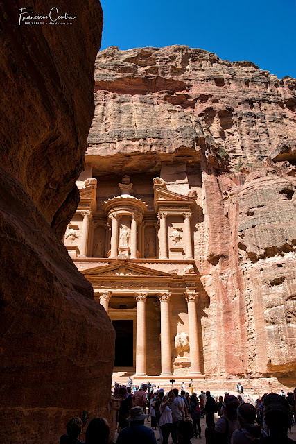 El Tesoro se muestra majestuoso al salir del Siq. Precioso. Petra_Guia_Jordania