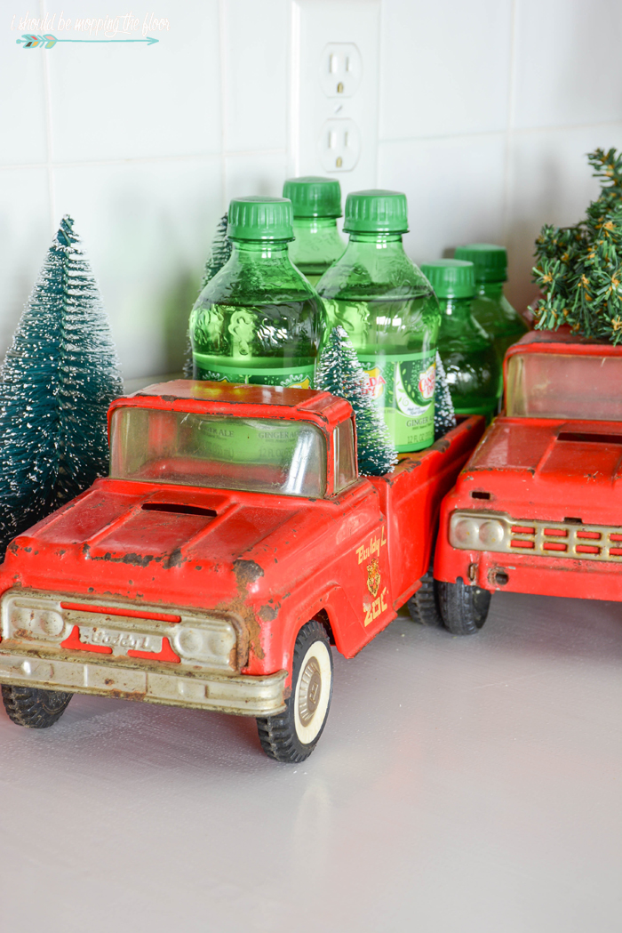 DIY Soda Shoppe Sign and Holiday Beverage Bar | How to make a fun Santa's Soda Shoppe Sign and Holiday Beverage Bar