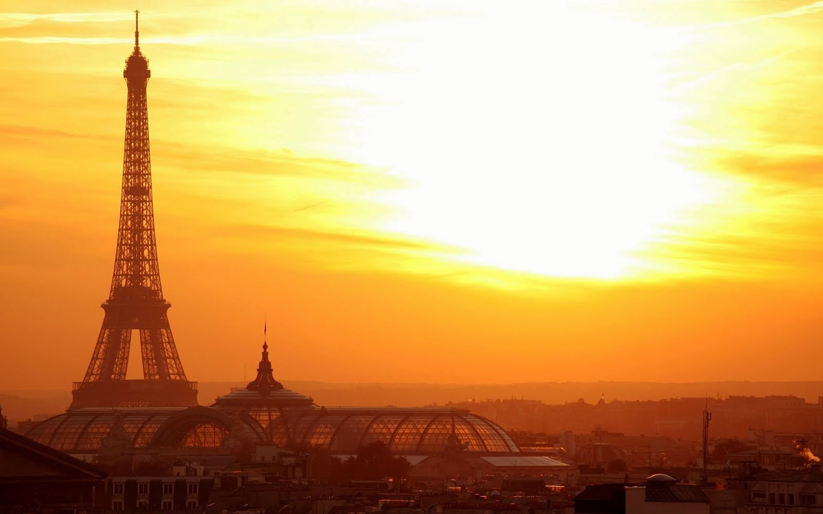 O pôr do sol em Paris IGOR IVANOV O pôr do sol em Paris IGOR IVANOV