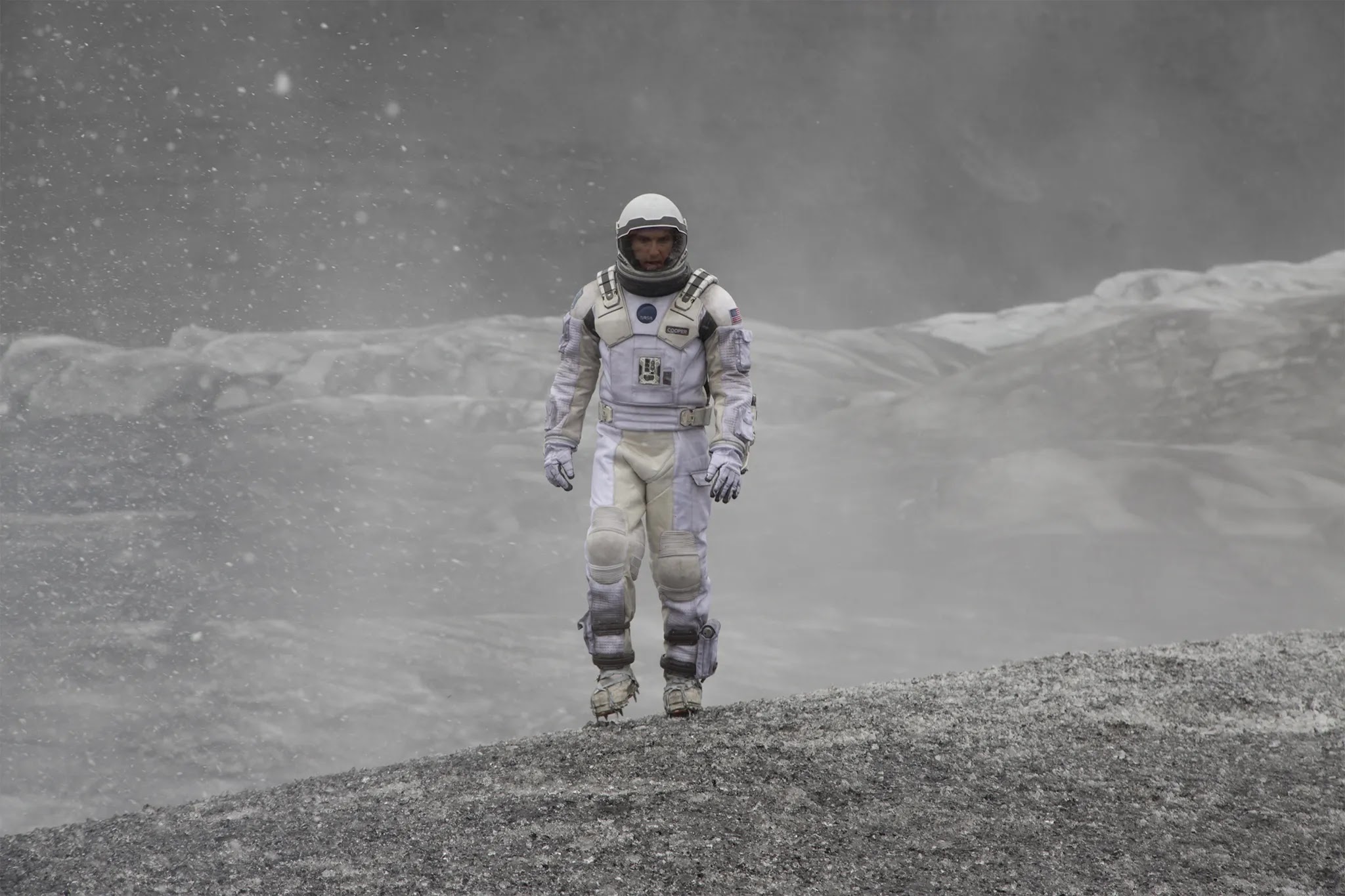 interstellar - 5 Futuristic Sci-Fi Space Suits That Will Take You to New Worlds