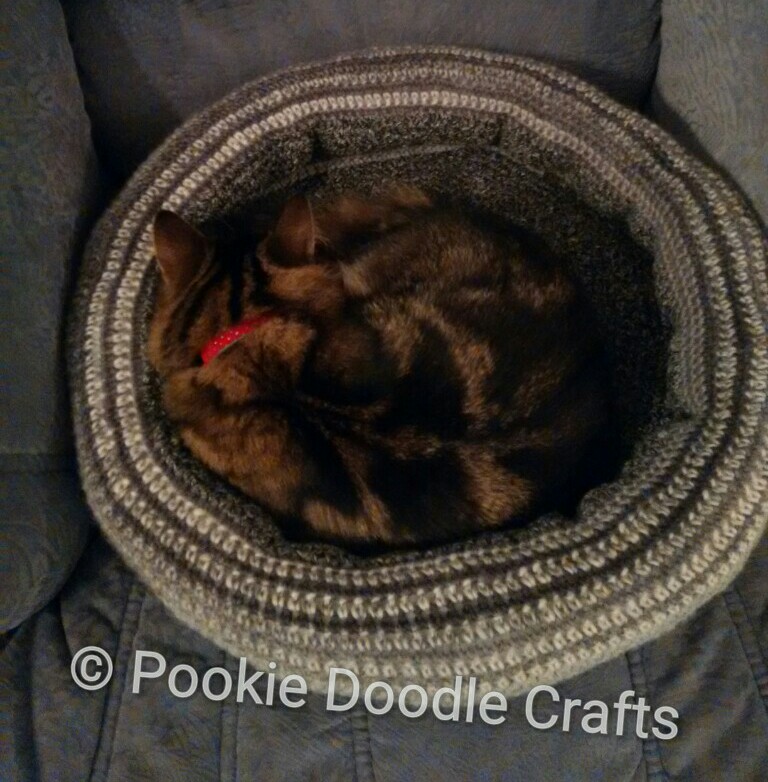 Pookie Doodle Crafts Pet Bed Cat or Dog bed crochet tutorial