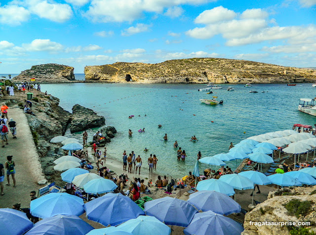 Aluguel de cadeiras de praia e guarda-sóis na Lagoa Azul de Malta