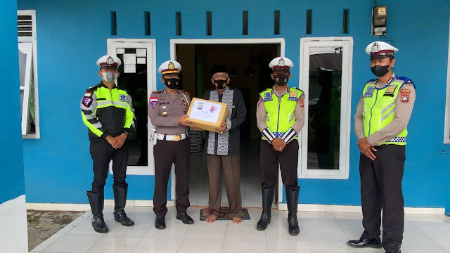 Satlantas Polres Lingga Gelar Bakti Sosial Dalam Rangka Memperingati HUT Lalu Lintas ke-66