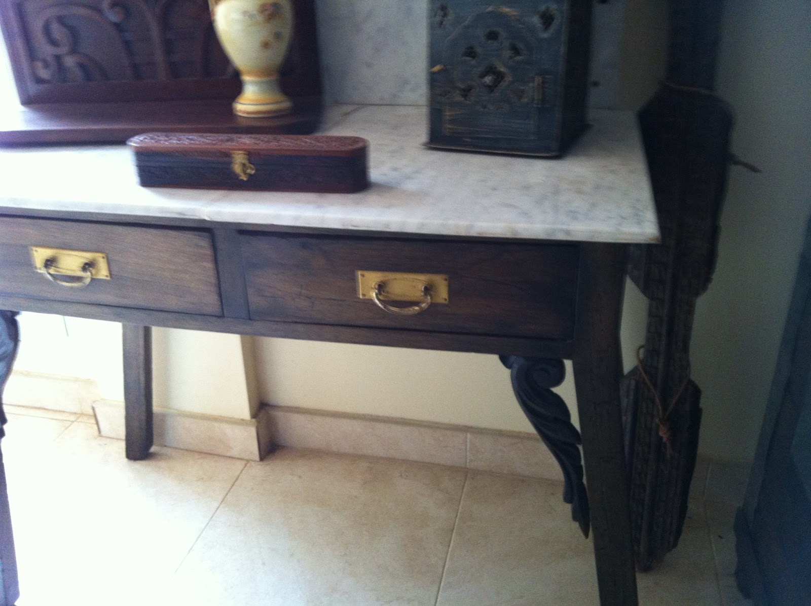 Los muebles de Bebel: Tocador Art Nouveau con mármol.