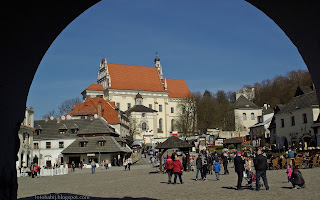 http://fotobabij.blogspot.com/2016/04/kazimierz-dolny-rynek-w-ciepy-dzien.html