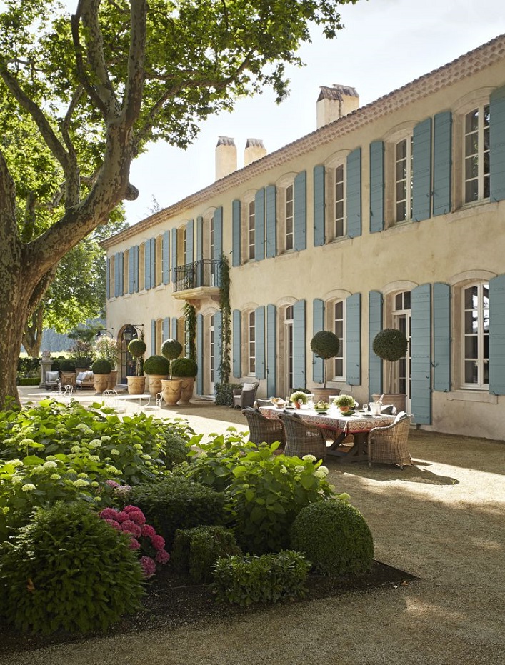 Inside a breathtaking Provence farmhouse!