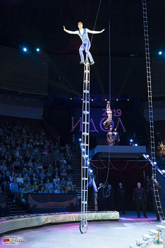 David Gong Show and Up American Unicycle Wonder Wesley