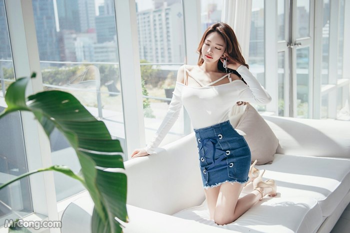 Beautiful Park Jung Yoon in the April 2017 fashion photo album (629 photos) photo 2-3