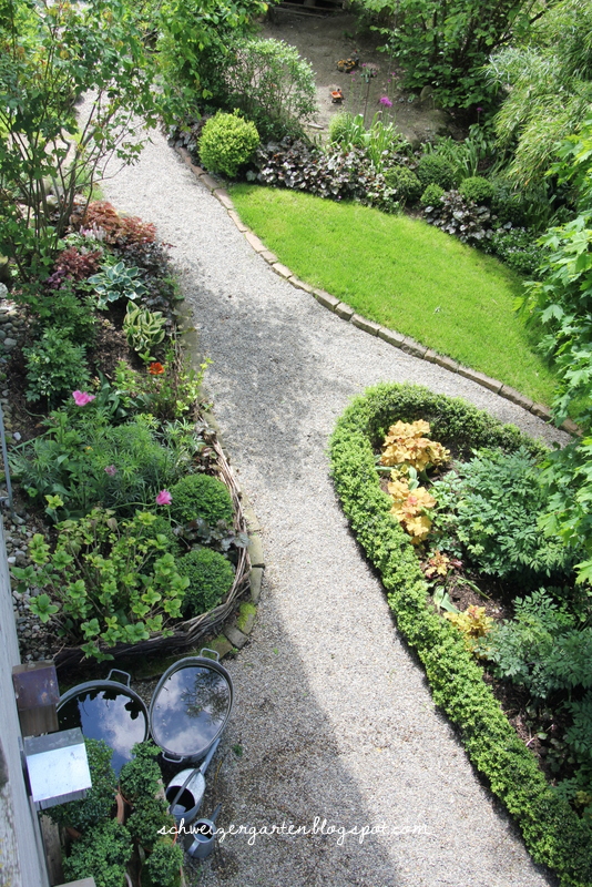 Ein Schweizer Garten: Blattschmuckstauden für den Schatten
