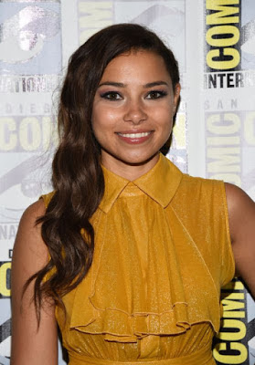 DC COMICS AND ARROWVERSE : Jessica Parker Kennedy – “The Flash” Panel