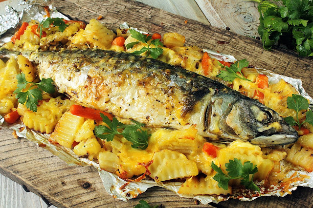 Рыба запеченная с картофелем в мультиварке Рыба «Мечта» с помидораит и сыром Рыбка по-охотски Скумбрия под овощами Скумбрия с овощами в духовке Запеченная рыба — рецепты и советы, как приготовить запеченну. рыбу рецепт, как запечь рыбу в духовке, запекантие, рецепты рыбы, самая вкусная запеченная рыба, рыба запеченная в фольге в духовке, запеченная речная рыба в духовке, запеченная рыба в духовке, рыба запеченная целиком в духовке, рыба запеченная в духовке с овощами, речная рыба в духовке, жареная рыба, запеченная горбуша в духовке, рецепты, рыба, рыба запеченная, рыба в духовке, рыба в мультиварке, рыба в фольге, рыба на гриле, запекание рыбы, кулинария, еда, рецепты рыбные, рыба морская, рыба пресноводная, блюда из рыбы, коллекция рецептов, рецепты кулинарные, рыбная кулинария, рецепты праздничных блюд, как запечь рыбу, как запечь рыбу в духовке, рыба фото, рыбные блюда фото, запеченная рыба фото, купить, рыба купить,