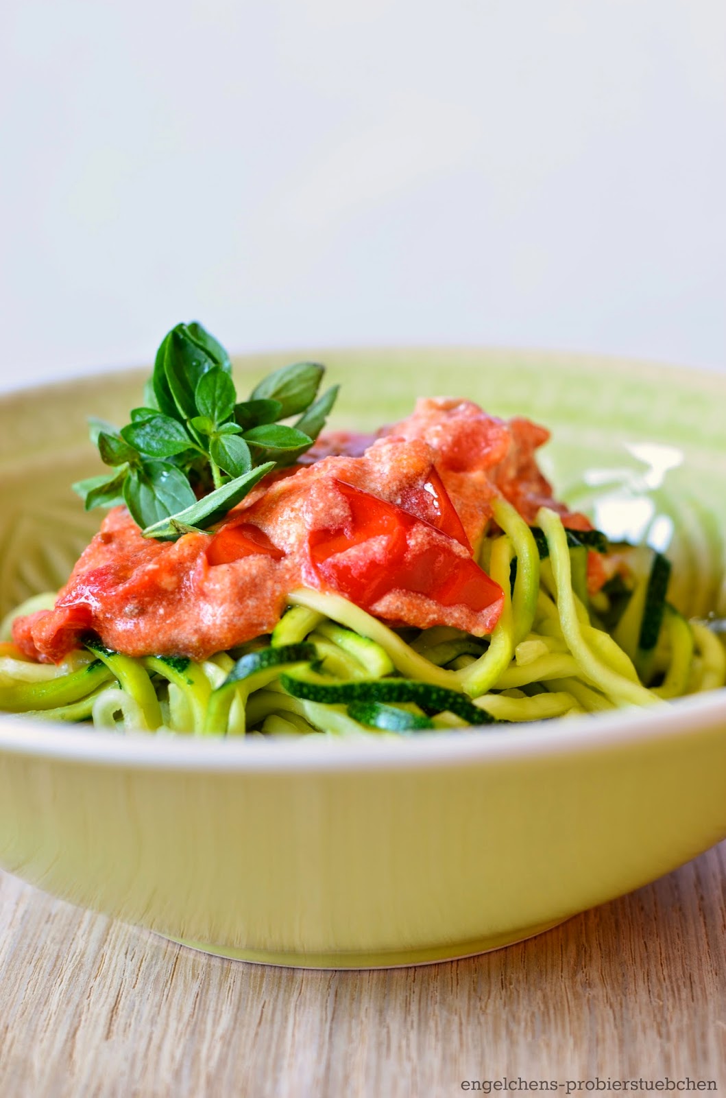 engelchens-probierstuebchen: Zucchini-Spaghetti mit Tomaten-Ricotta-Soße