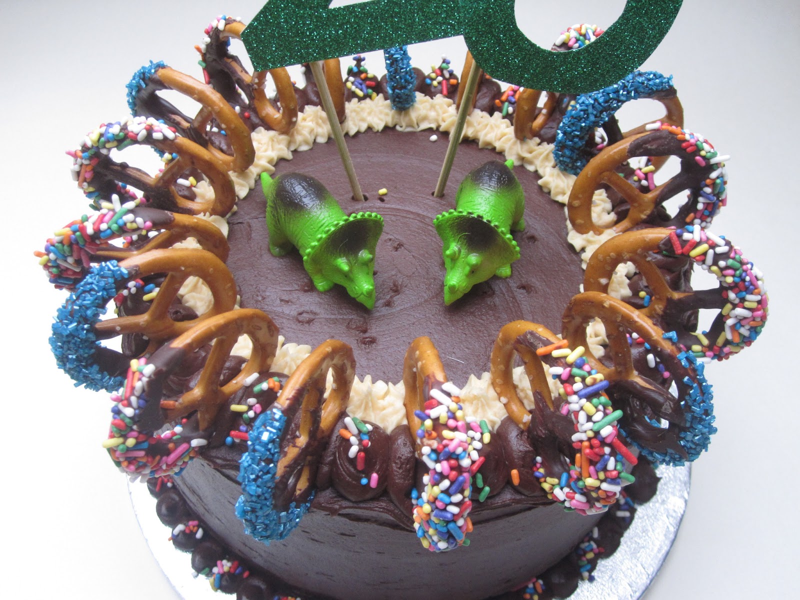 PEARLY KING Birthday Cake Bonanza