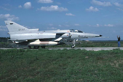 Dois Kfir C2 da Força Aérea do Sri Lanka se acidentam