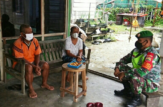 Babinsa Jesben Hutagalung Kunjungi Warga Yang Baru Sembuh dari Penyakit yang Diderita Selama 3 Tahun Babinsa Jesben Hutagalung Kunjungi Warga Yang Baru Sembuh dari Penyakit yang Diderita Selama 3 Tahun