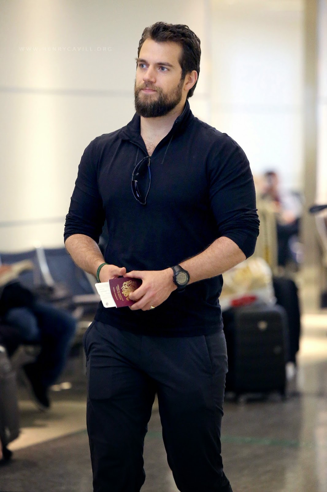 Henry Cavill News: New Pics From Los Angeles: Henry Headed Back To London